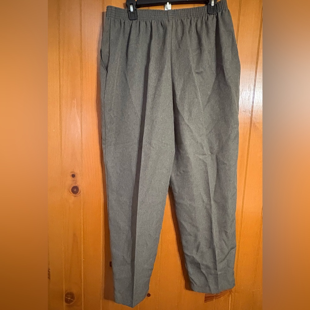 Briggs New York Pants Size 16 gray business casual elastic waist pockets